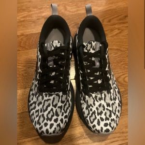 Brand new Brooks Revel 6